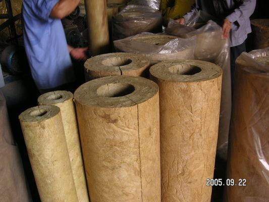 El aislamiento ligero del tubo de stonewool para el tubo caliente/frío alinea